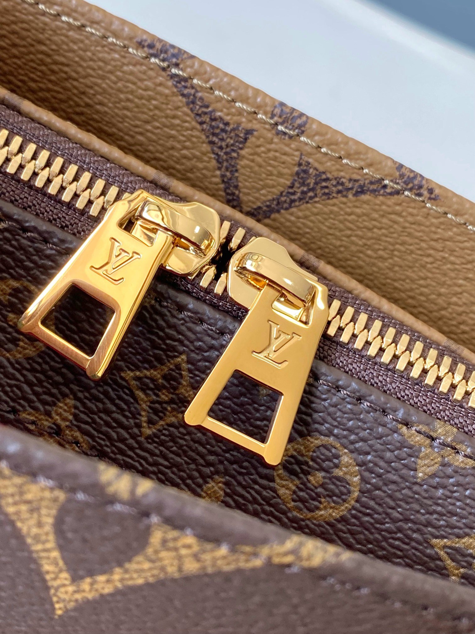 LV OnTheGo East West Monogram Reverse - Image 4