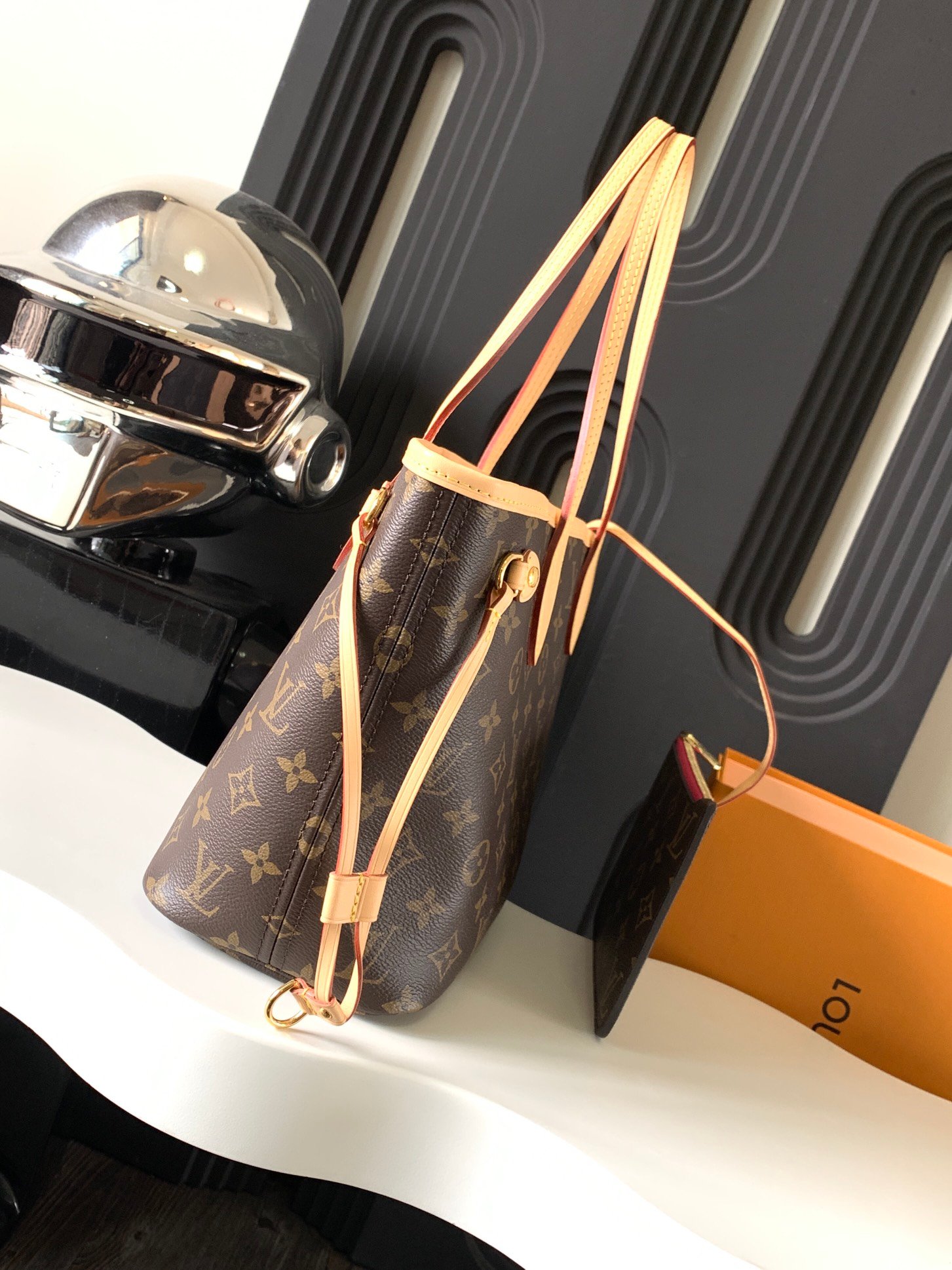 Louis Vuitton Neverfull PM Monogram - Image 10