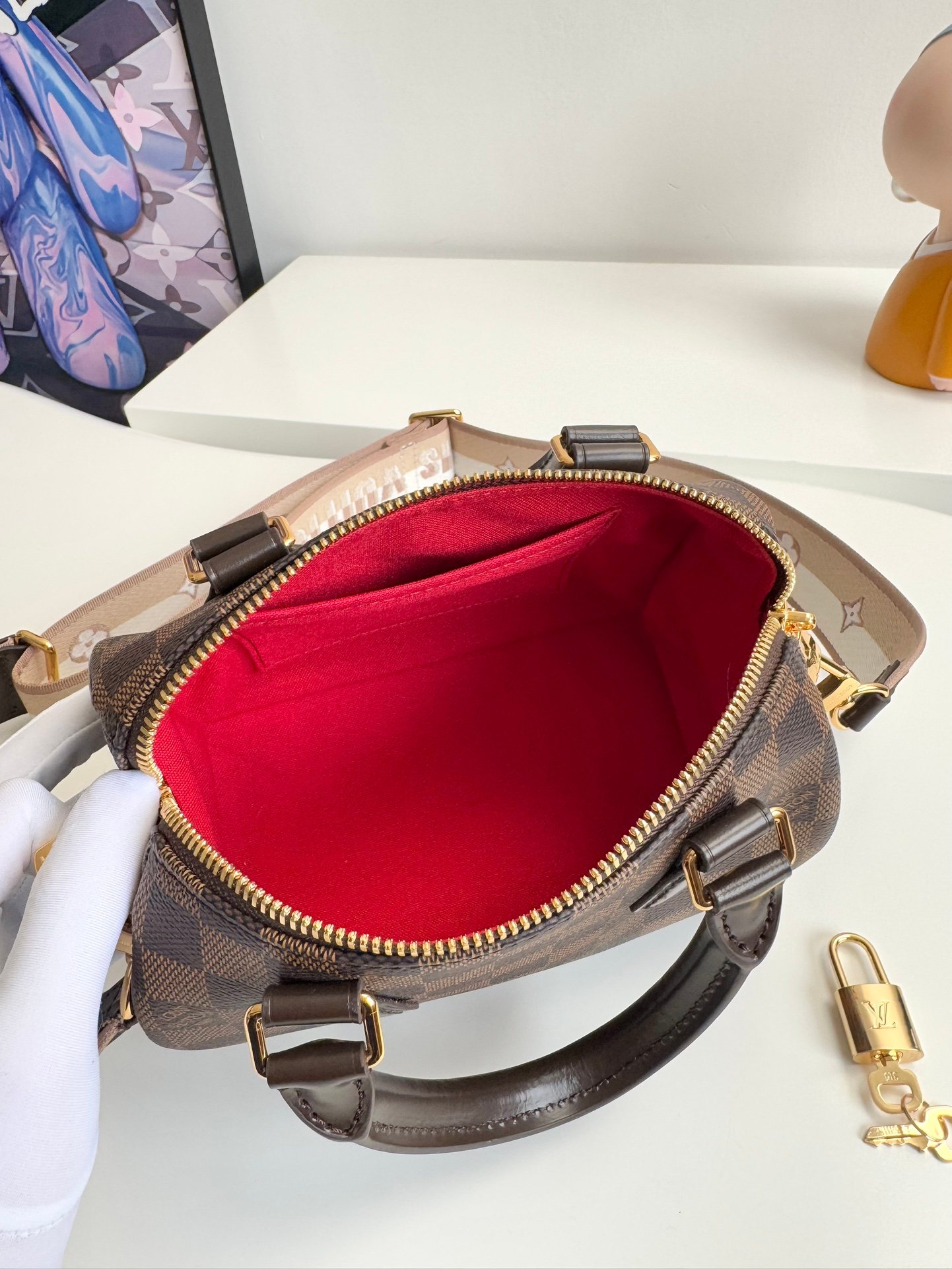 LV Speedy Bandouliere 20 Damier Ebene color with wide beige strap - Image 7