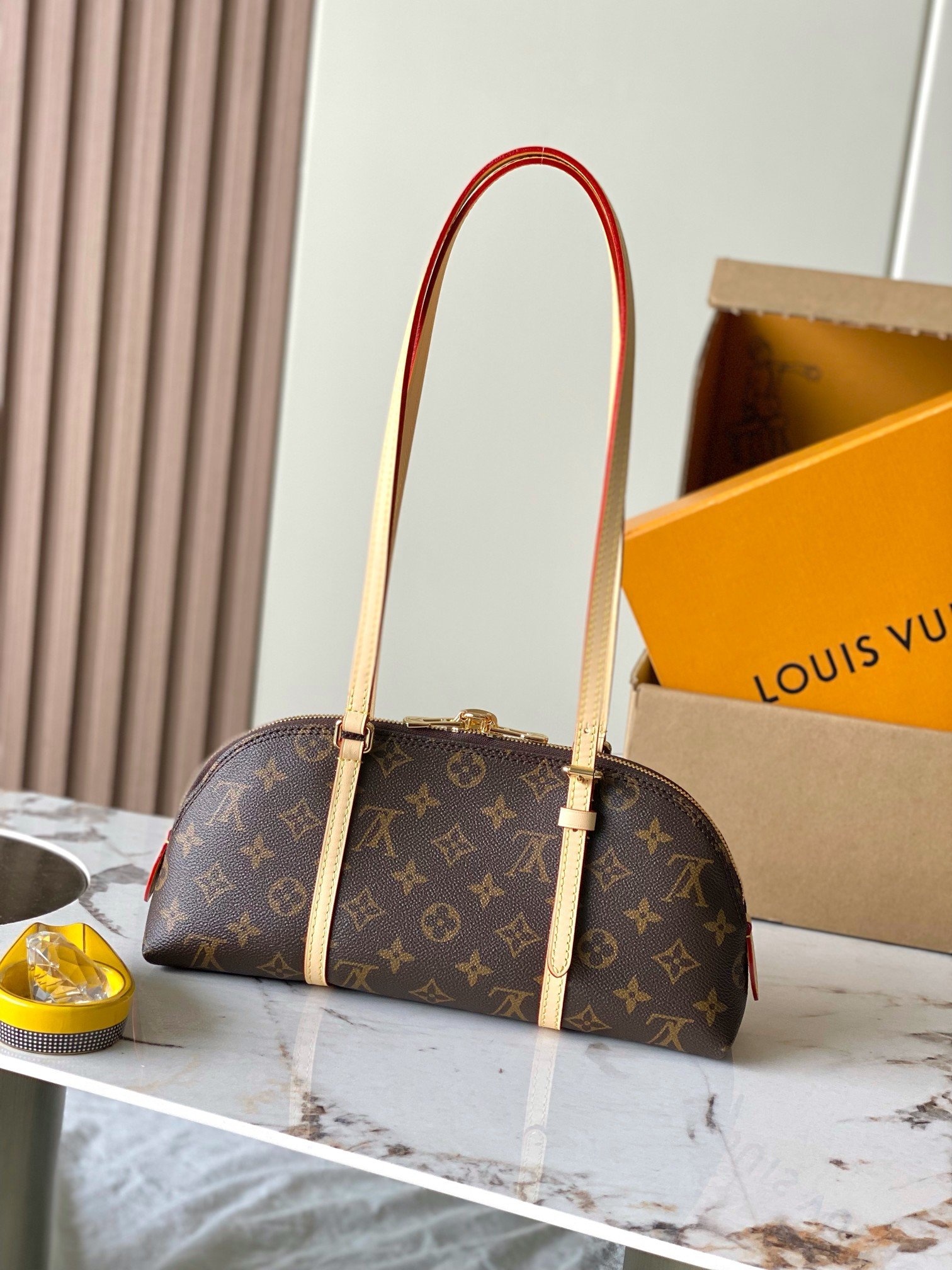 LV Squire EAST WEST Monogram - Image 4