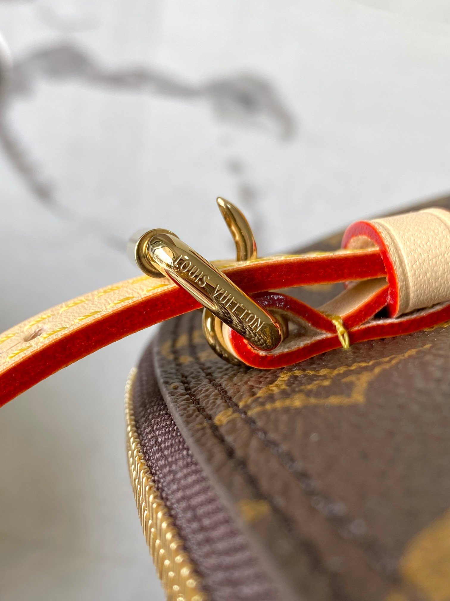 LV Squire EAST WEST Monogram - Image 7