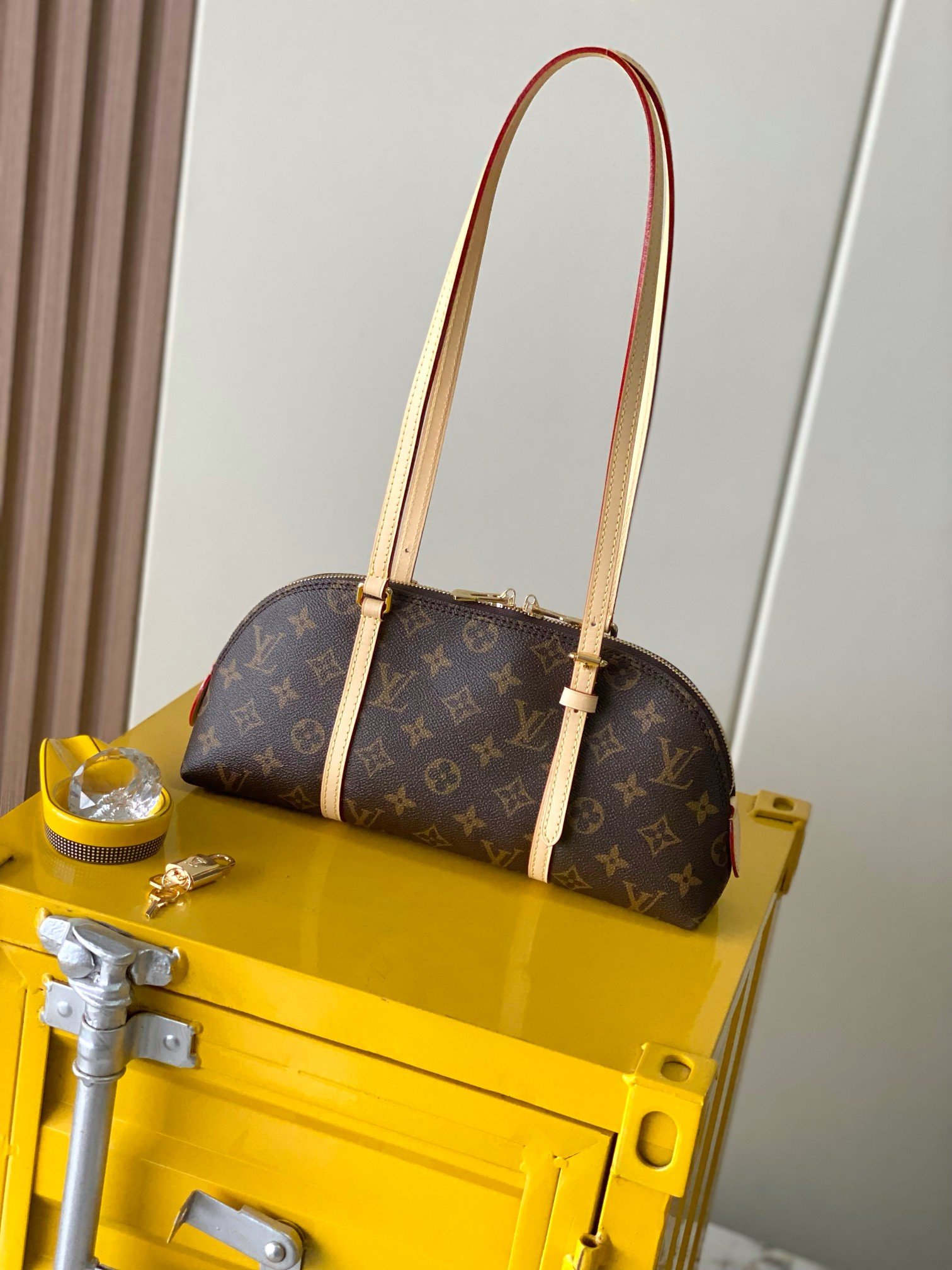 LV Squire EAST WEST Monogram - Image 12