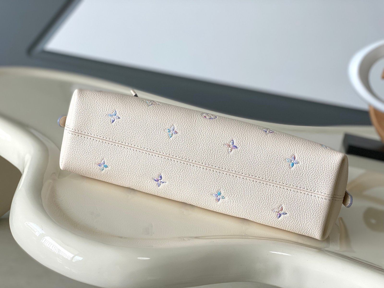 LV CARRYALL EAST WEST Monogram Empreinte white and purple - Image 7