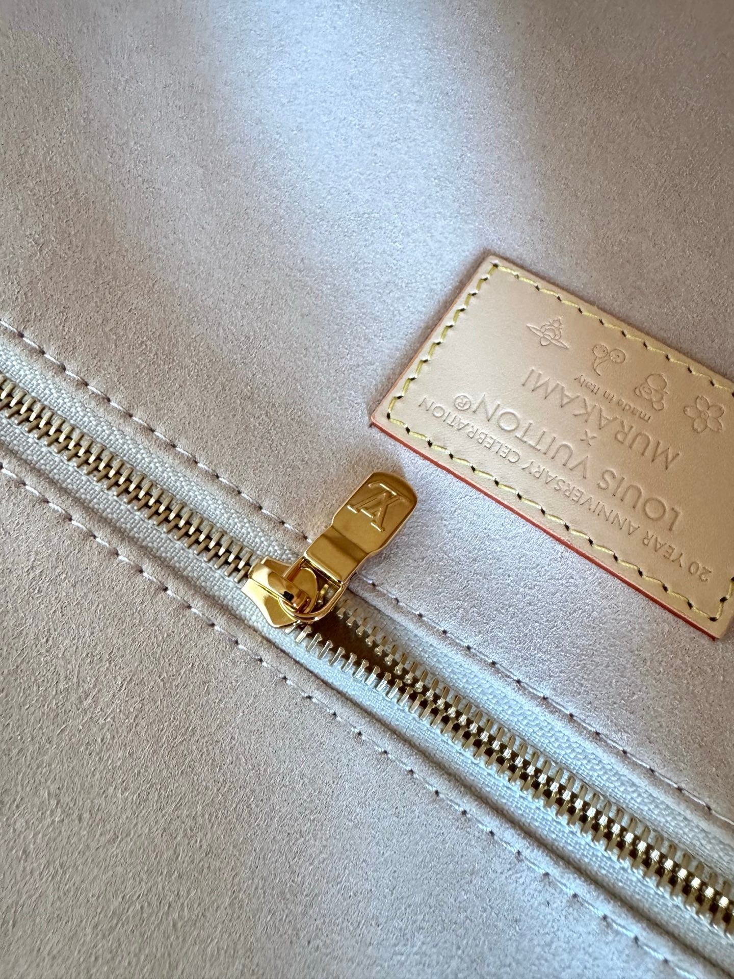 LV x TM Onthego Monogram White PM MM - Image 3