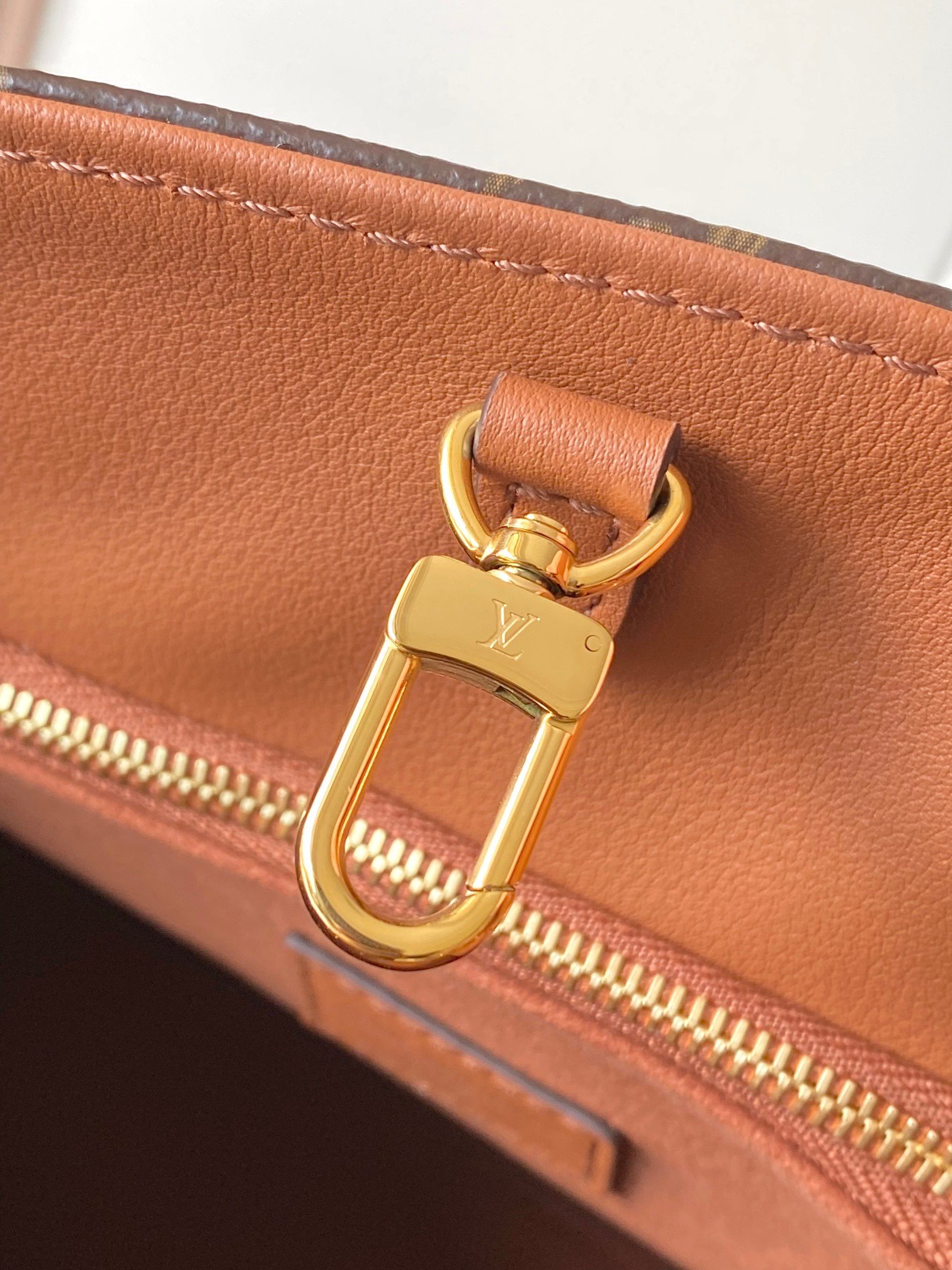 LV Onthego Organizer Monogram - Image 5