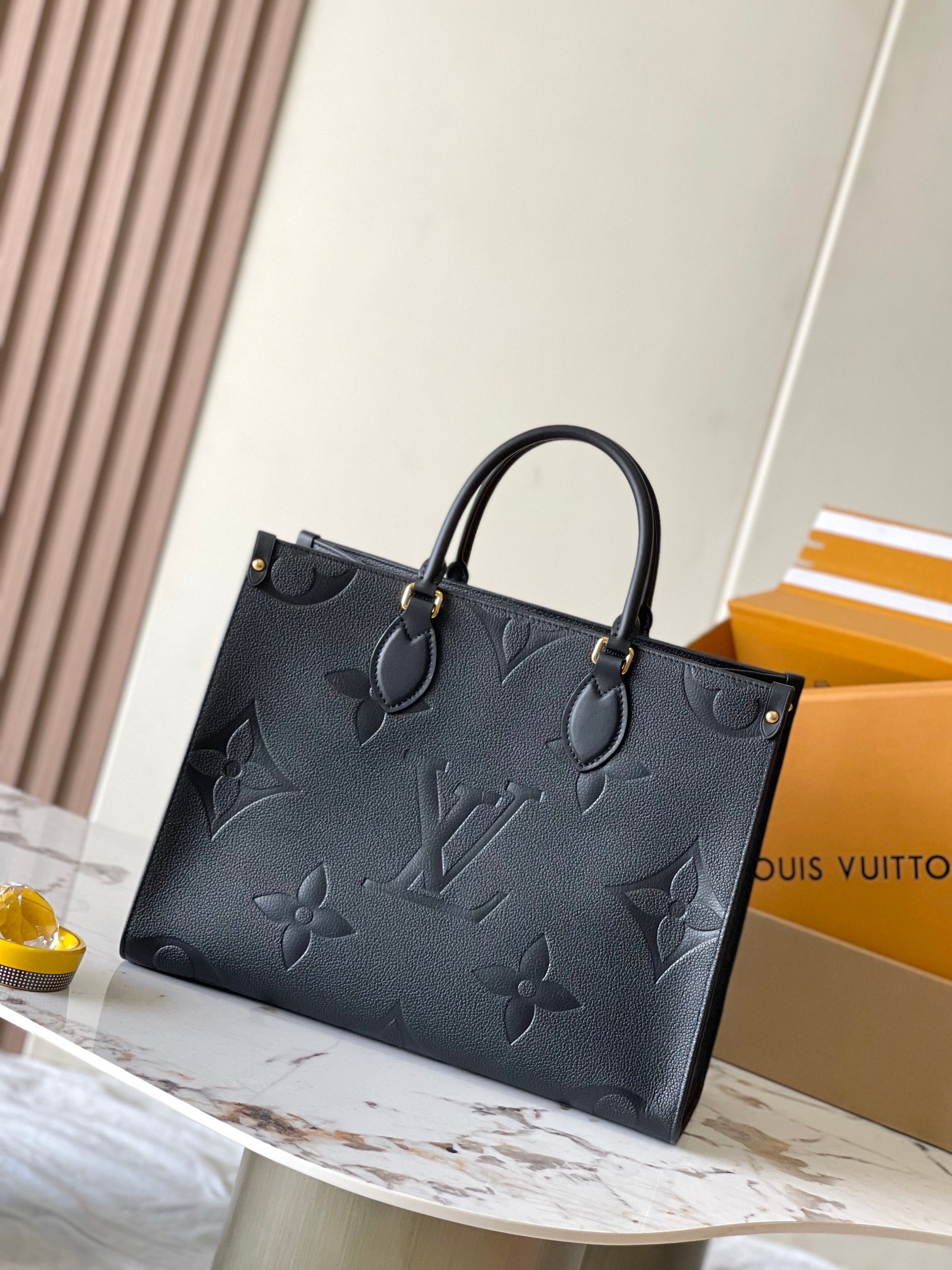 LV OnTheGo MM Monogram Empreinte Cowhide - Image 8