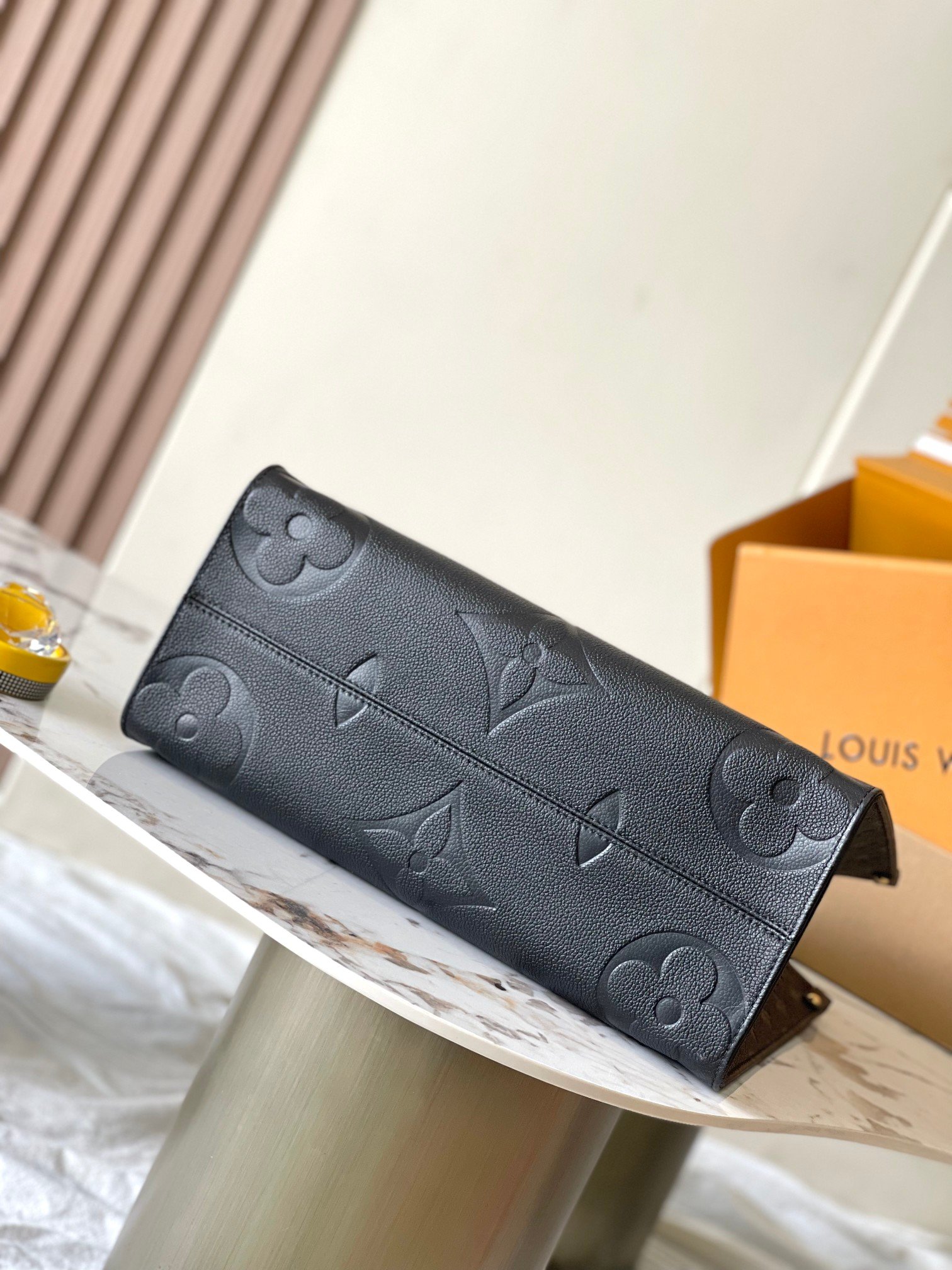 LV OnTheGo MM Monogram Empreinte Cowhide - Image 7