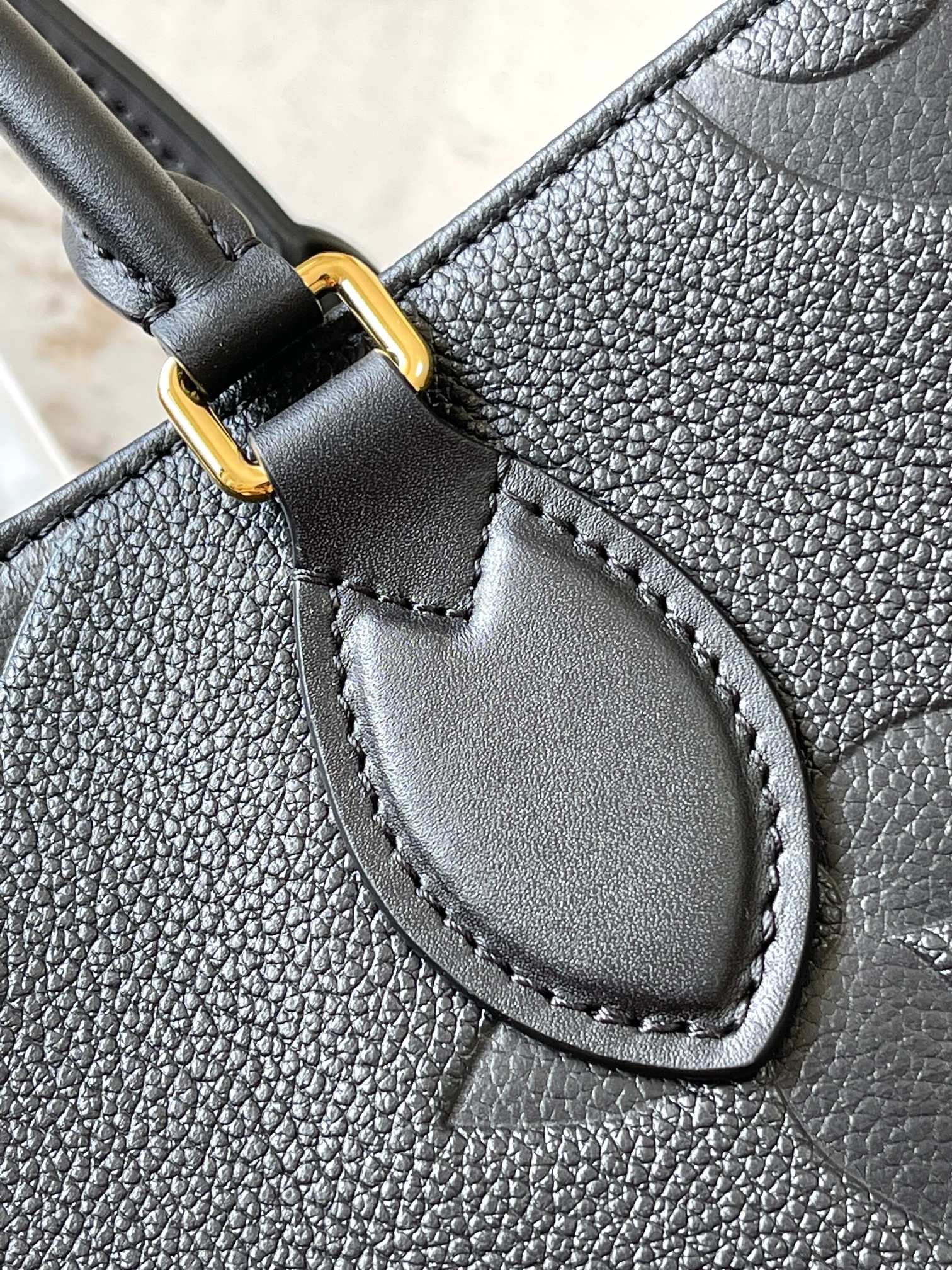 LV OnTheGo MM Monogram Empreinte Cowhide - Image 6