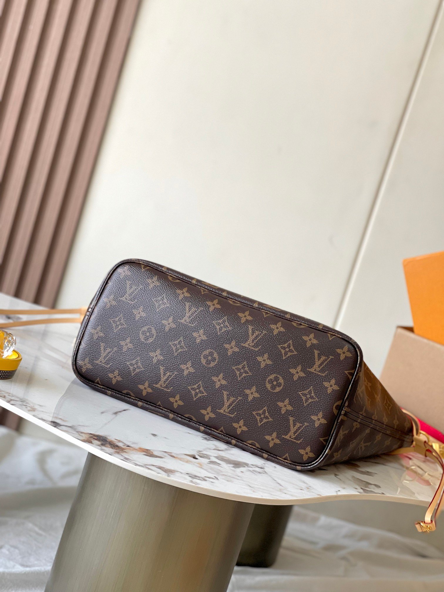 LV Neverfull Inside Out MM Monogram - Image 7