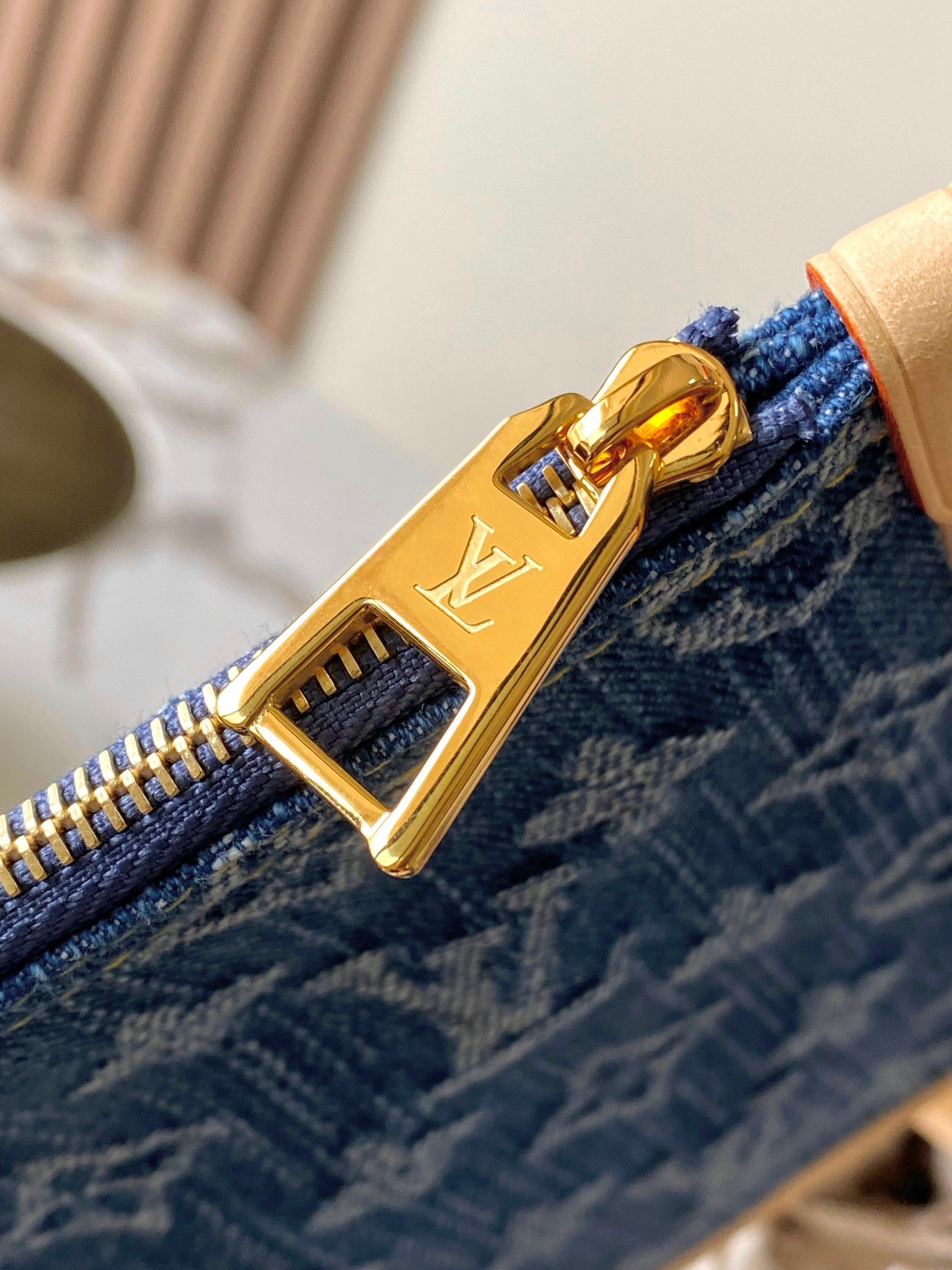 LV Neverfull MM Denim Blue - Image 4